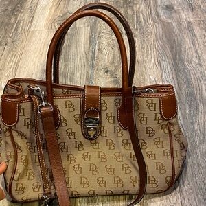 Dooney & bourke purse